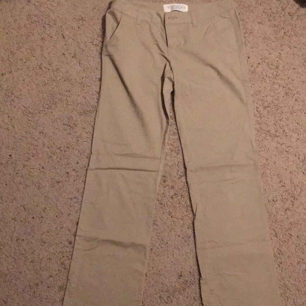 Aeropostale Classic Twill Dress Pant